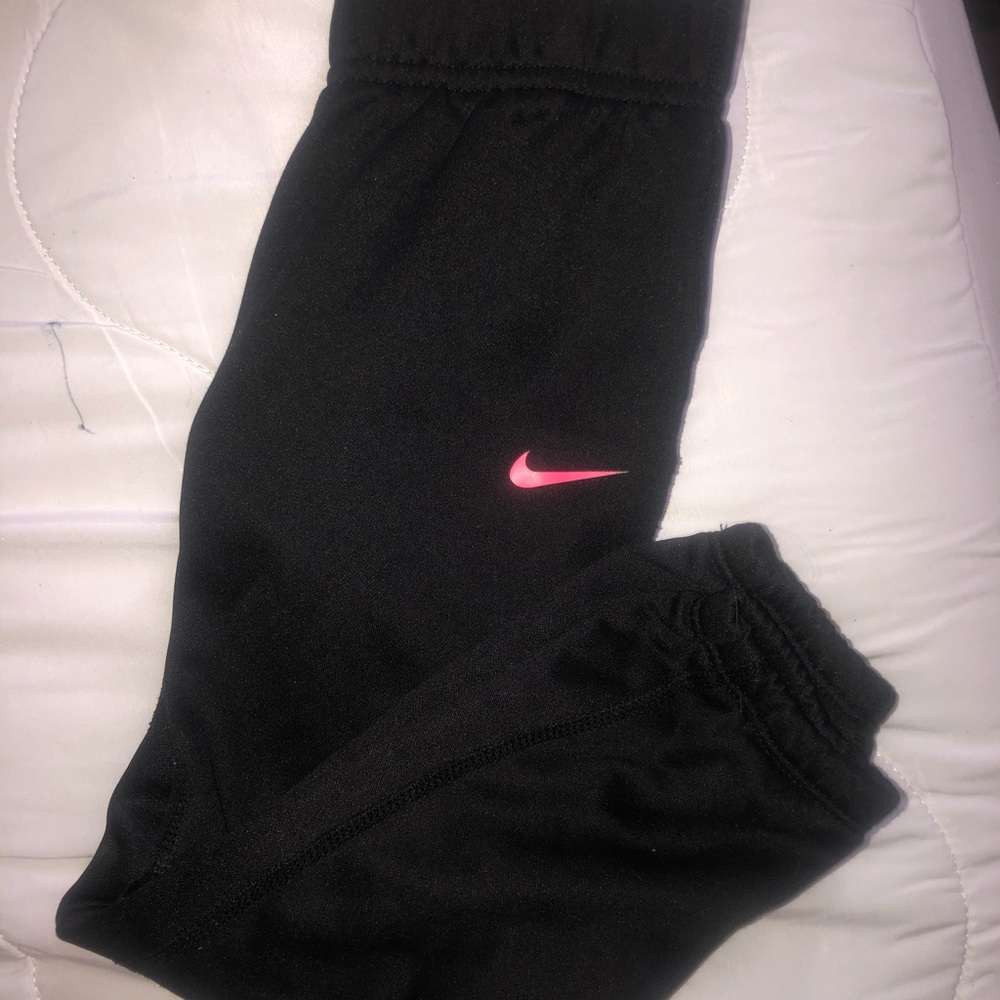 Nike - Picture 5 of 7